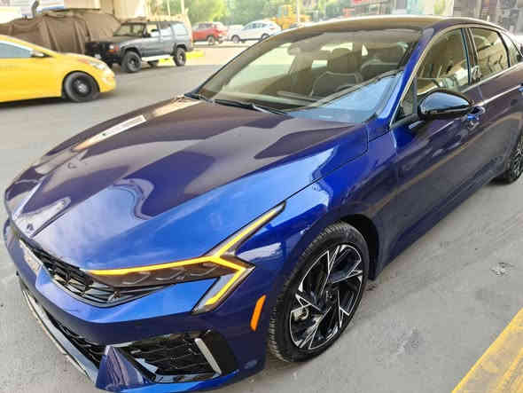 للبيع فقط كيا K5 GT-Line 2025 فول فول مواصفات للأخير اني مستورده ومصلحه على أيدي بدون رقم 
 • الموديل: 2025 الشكل الجديد 
 • الفئة: GT-Line فول بانوراما
 •  أوتوماتيك 8 سرعات
 • المحرك: 4 سلندر  سعة 2.5 
 • العداد: 9000 ميل 
 • شاشة لمس كبيرة متصلة الكترونية (قياس 10.25 )
 • نظام ملاحة GPS
 • نظام صوتي فاخر 
 •شاشة دشبول ديجتل إلكتروني 
 • بلوتوث + تايب سي + أبل كاربلاي + أندرويد أوتو لاسلكي بدون كيبل 
 • شحن لاسلكي للجوال
 • دخول وتشغيل ذكي (بصمة)
 • تشغيل عن بعد
 • مقاعد أمامية كهربائية
 • تسخين المقاعد
 • نظام تكييف مزدوج 
 • إضاءة داخلية LED
 • نظام اختيار وضعيات القيادة (Eco - Sport - Comfort وغيرها)
 • حساسات أمامية وخلفية 360 درجة
 • كاميرا خلفية عالية الدقة
 • أنوار أمامية LED بالكامل
 • أنوار نهارية DRL
 • أنوار خلفية لد متصلة 
 • مرايا كهربائية مع إشارات
 • زوائد رياضية GT-Line
 • نظام تنيبه السائق 
 • حساسات مطر وتحكم أوتوماتيكي بالمساحات
 • نظام إضاءة أمامية اوتماتيك
 • نظام مانع انغلاق المكابح (ABS)
 • نظام الثبات الإلكتروني (ESP)
 • نظام المساعدة في صعود المرتفعات
 • نظام مراقبة ضغط الإطارات (TPMS)
 • نظام تحذير التصادم الأمام
والكثير من المواصفات الاخرى 

السياره بدون رقم باسمي اني المستورد 
الحادث :_ تبديل جاملغ امامي ايمن والبنيد ونصبغن أو دعاميه لون بدون صبغ كل الاغراض اصليه بيه ايرباك ستيرن فقط
السعر :ـ 19500$ وبيه مجال للشراي
للتواصل: اتصال + واتساب ***********

