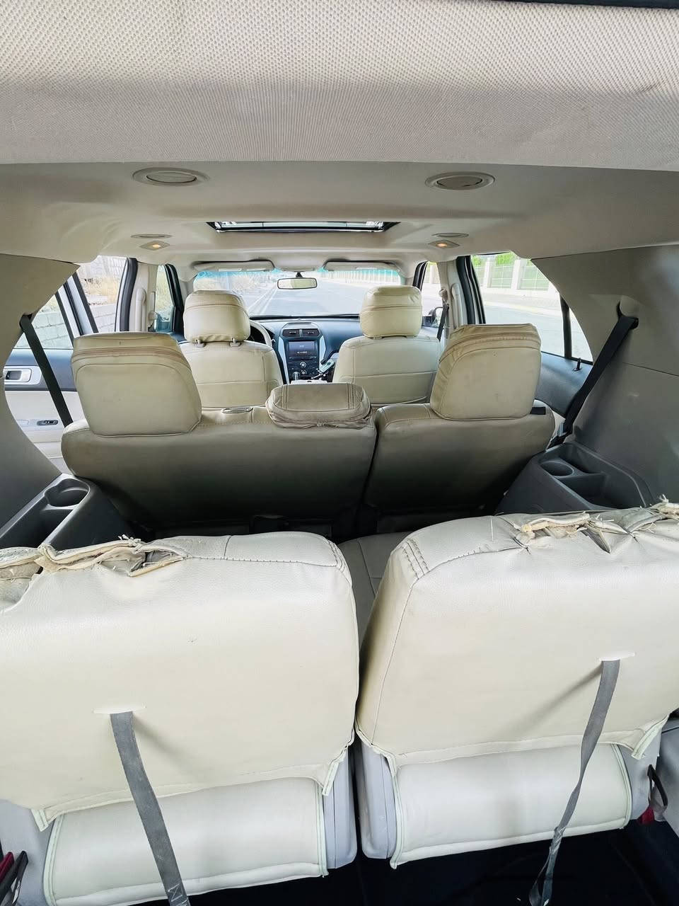 فۆرد ئیکسپلۆرا ٢٠١١
خلیجی شریکە نیفا
مواصفات xlt فول
پانۆرا
کوشن بارد + حار +کهرابی +جلد
سندوق بصمە
شغال
تحدید سرعە
شاشە کبیر
تحکمات ستیرن
٧ راکب
سیار جاهیز بدون نقص
بدون سبخ
سونەر موجد 
گیر محرک شرت
محرک فتح بس واترپمپ 

***********
