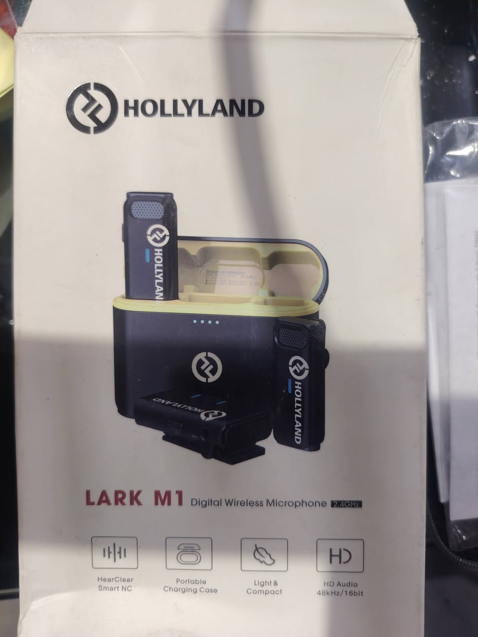 للبيع ميكروفون HOLLYLAND LARK M1 DUO الأصلي 🎙️
✅ جديد ولم يُستخدم. ✅ كامل الملحقات مع العلبة الأصلية والحقيبة. ✅ يحتوي على 2 مايك + مستقبل + علبة شحن. ✅ مناسب للبث المباشر، تيك توك، يوتيوب، تصوير الفيديو، والمقابلات. ✅ صوت نقي مع خاصية عزل الضوضاء (HearClear). ✅ مدى اتصال يصل إلى 200 متر في الأماكن المفتوحة.  حط سعر يرضي الله واخذه الجهاز غالي اخوان
