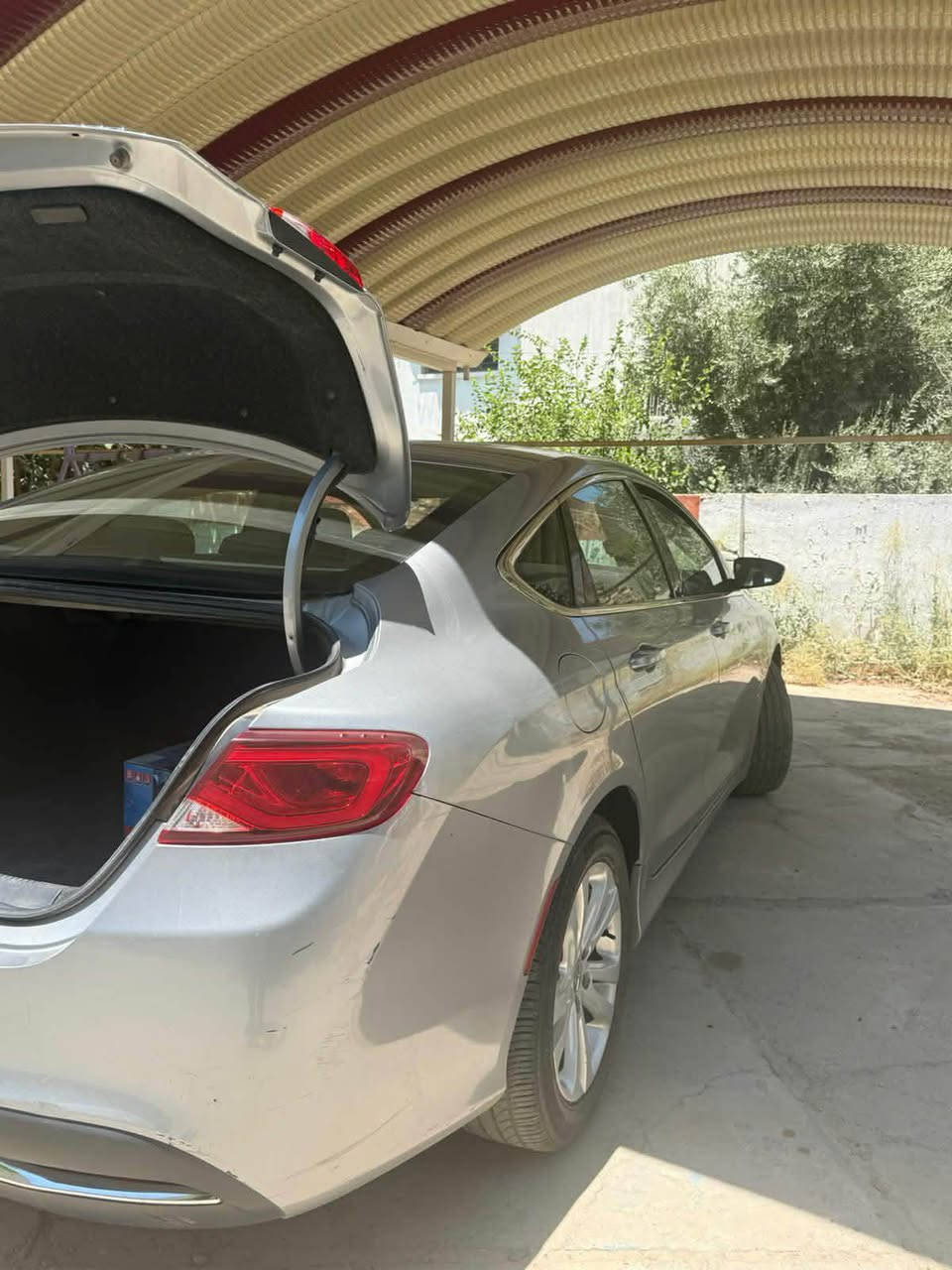 🚘 كرايسلر C200 موديل 2015 للبيع أو مراوس
⚙️ محرك 2400
🔄 كير موس 9 نمر وكالة
❄️ تبريد وكالة
⚡ كهربائيات بلاد، ما ملعوب بيها
🖤 دواخل أسود نظيفة جداً
🪑 كشن كهربائي
💡 منظومة زنون
🔊سستم صوت البلاد صوت روعه 
📺شاشة صغيره +كامره دوارة 
🔍 الفحص 
✅ شواصي بلاد
✅ راديترات بلاد
✅ حوض بلاد
✅ صندوق بلاد
✅ لا يوجد أي ضرر أو ضرب
📍 السيارة ماشية 174 ألف كيلو وعلى إيدنا.
✨ سيارة نظيفة وجاهزة للاستخدام، والفحص يثبت كل شيء. *********** 
سعرها 95 وبيها شي بسيط بغداد, العراق
