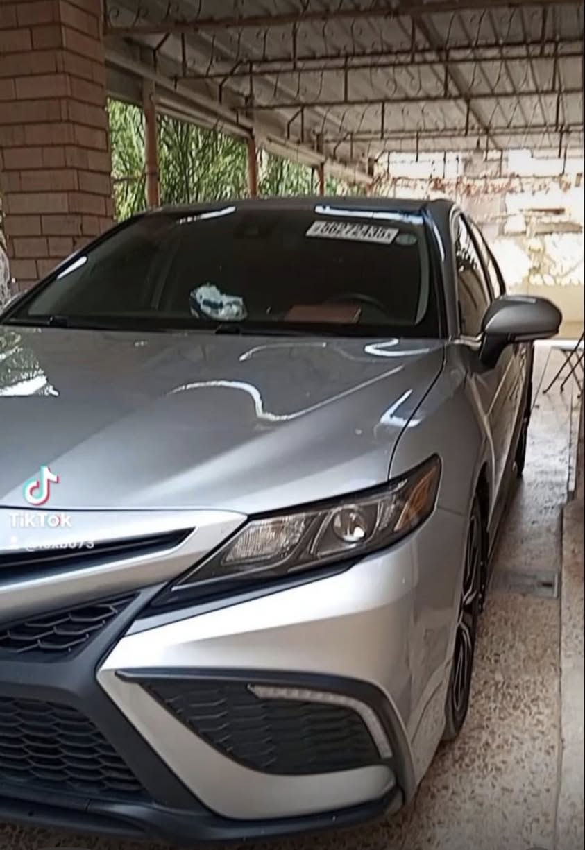 كامري موديل 2023 ماشية 35 الف SE فول تحكمات بدون بصمة وفتحة الضرر جامرلغ فقط كما موضح بالصور سعرها 225$ للاستفسار الاتصال على الرقم ***********
