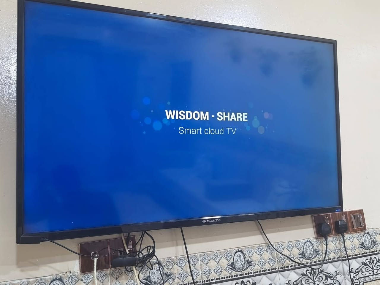 سلام عليكم تلفزيون حجم 50 نوعية ايليكتا سويدي قتصادي وشرط النضافة شاشة فائق الدقة يدعم كل المواصفات HD يحتاج بس حساب مابي ممسويلة
سعره300 
للستفسار ***********
حي بدر قرب جسر المعارض بيتي
