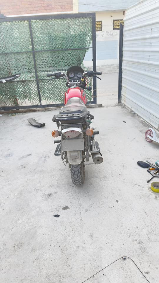 سلام عليكم بوكسر للبيع مكينة نضيفة لا تبخير لا تنقيص لا نضوح نقصهة اشارة وباتري اوراقً كاملة موديل ٢٠٢٣سعر ١١٠٠قفل بدون عملة مكاني دورة ***********
