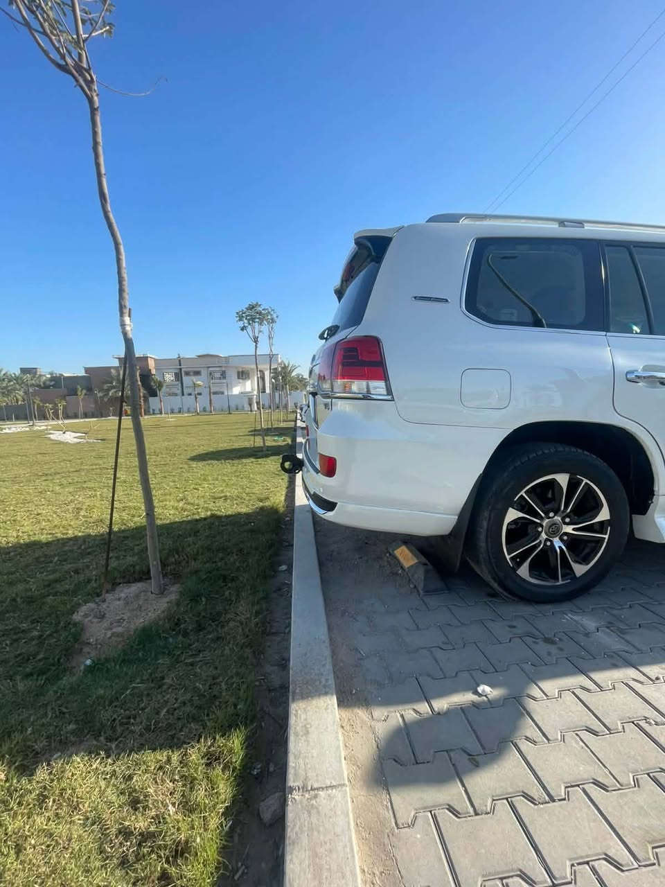 لاندكروز جكساره 2009 محدث داخل وخارج 2021 لون ابيض لولؤي رقم بصره الدولي الجديد سنويه 2030
حداده الخلفيه كلها جديد مصار اسبوعين من سويتها
الحداده الاماميه يحتاج ربل طبلات ولوي فقط 
فول مواصفات /
مكينه 6 سلندر 4000cc
كامرات 320 درجه
سلايت روف
حساسات اماميه خلفيه
اضافه كامرات 320 درجه يسجلن
فور ويل
ثلاجه
دواخل جلد طبيعي لون مشمشي دوشمه حسين شماره
وباقي المواصفات المعروفه

الحادث /
بيها ضربه بالجاملغ الخلفي الايسر ومصبوغه عام
والباقي كفاله مكينه كير شاصي تبريد كهربائيات وضع شركه

السعر/ تم تخفيض السعر لان مستعجل 230 وبيها مجال قليل
العنوان /محافظه البصره
***********
