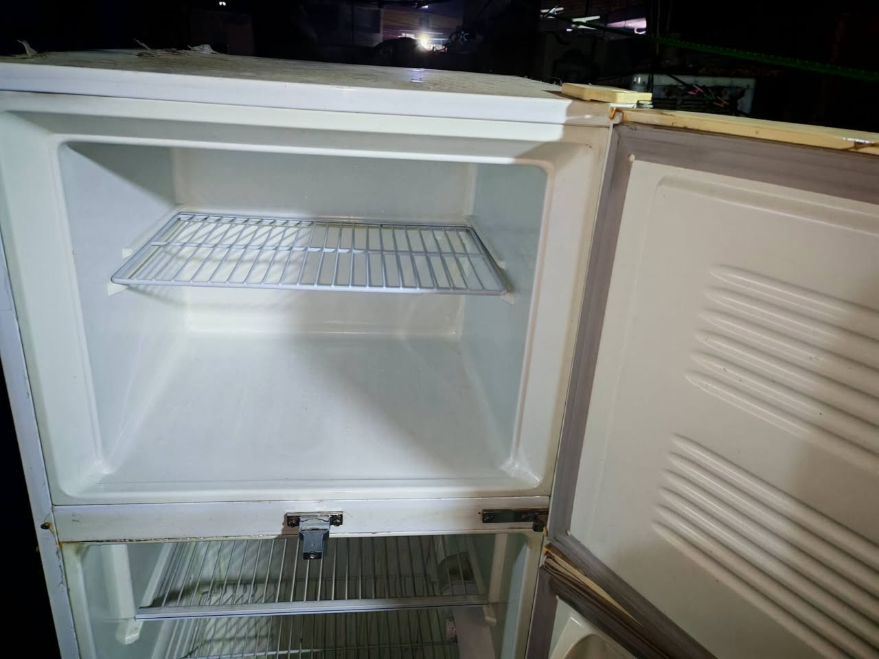 السلام عليكم
ثلاجة كرافت مستخدم نظيف للبيع 15 قدم
السعر 175 الف وبيها مجال جدا بسيط.. 
***********
العنوان حبيبية قرب مطعم وليد ابو الگص
بيها نقص خانة مال باب بس.. والسلام
