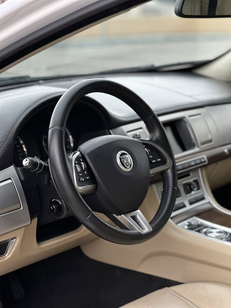 jacuar XF  2013 وارد خليجي وكالة سردار 

محرك ٦ سلندر 

سرعة سيارة 300km/h

قوة حصانية محرك 340hp

 موديل 2013 وكالة سردار اربيل   

💵💵سعر مطلوب 112 

***********

سيارة موجودة بالسليمانية

سيارة رقم سليمانية و تحويل نفس اليوم

سنوي و فحص و هزة جديدة حتي ٢٠٣٠
***************************    
مواصفاتها........
سلايد 
داخل  جلد    
كشنات  كهربائي
ستيرن كهرباء
گیر  اوتوماتیک
گیر عادی ٨  نمر
گیر سبورت
گیر ستیرن
شاشة 
كاميرا 
بصمة
تبريد مركزي
حساس امامي 
حساس خلفي
مرايا جانبية رادار
 بعد هوايا مواصفات معروفة
***********************
شروطها...
محرك بالشرط
گیر بالشرط
حداية بالشرط
سنوي  جديد  
تحويل بالشرط
فحص شروط متانة المرور جديد
 ابيع بشرط اي فحص يعجبك

*************************  

سيارة فقط البونيد مصبوغ صور سونر موجودة بالمنشور

*************************
مراوس برقم شمالي فقط 

سعر ١١٢ ورقة

***********
