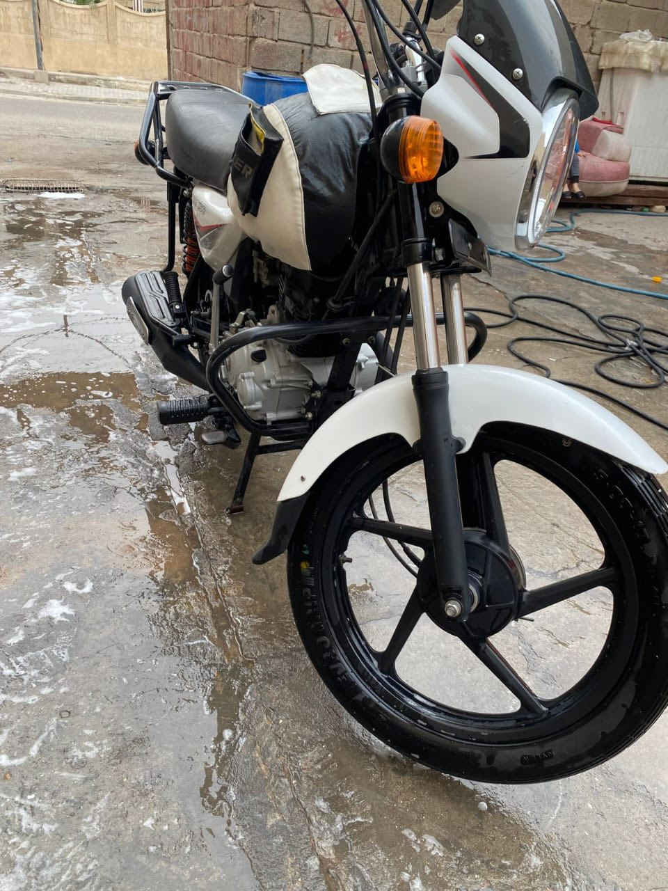 بوكسر موديل 2022جديدة ما مفتوحه رقم وسنويه سعرها 2100مليونين وميه وبيها مجال ***********
