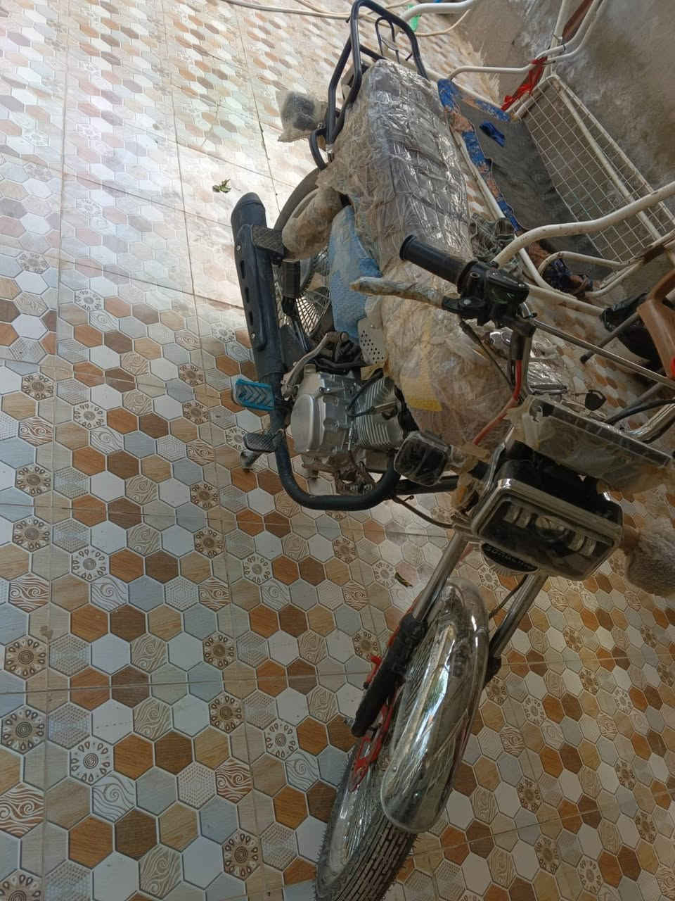 السلام عليكم تايكر ٢٠٢٦ البيع كفاله زيروو! شاشه شغاله مكفوله من الزلغ اوراق المعرض موجوده شلعه معدل فوول مكان ديالى بعقوبة الرحمه سعر ٧٧٥ بي مجال رقم الهاتف للاستفسار *********** ملاحضه لوون ماروني ♥️
