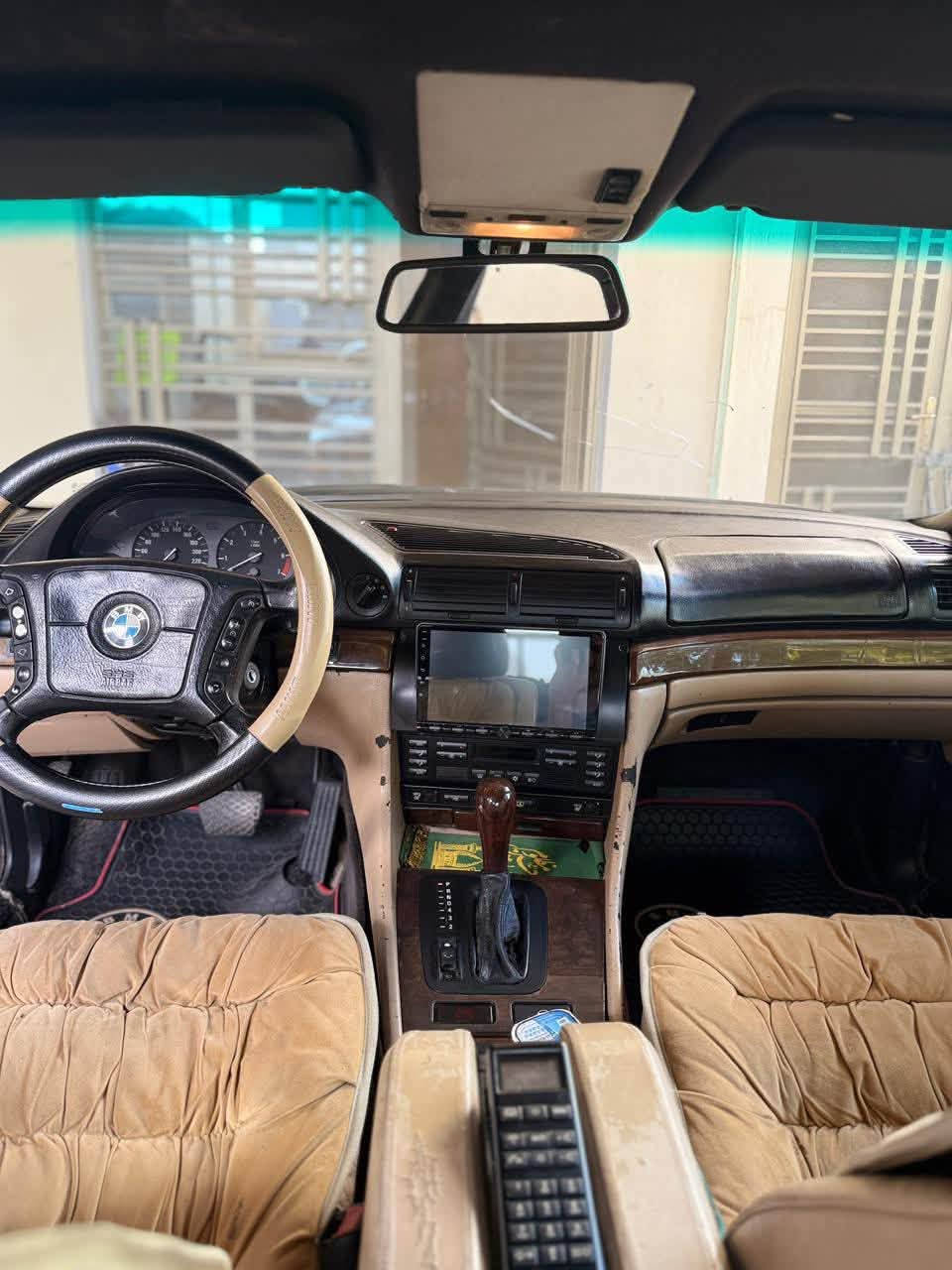� للبيع BMW 740 موديل 1995
* المحرك: V8

* الجير: أوتوماتيك

* السيارة بحالة جيدة

* السعر: قابل للتفاوض

للاستفسار اتصال على ***********
