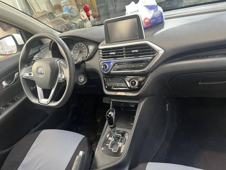 السلام عليكم شانجان السفن  موديل 2022 للبيع او المراوس بشانجان ايدو بلس موديل 22 او 23  
السياره كفاله عامه من الصبغ   سنويه بأسمي لل 2027 السياره احلى من الصور السعر 95 وبيه مجال بسيط الاستفسار ***********
