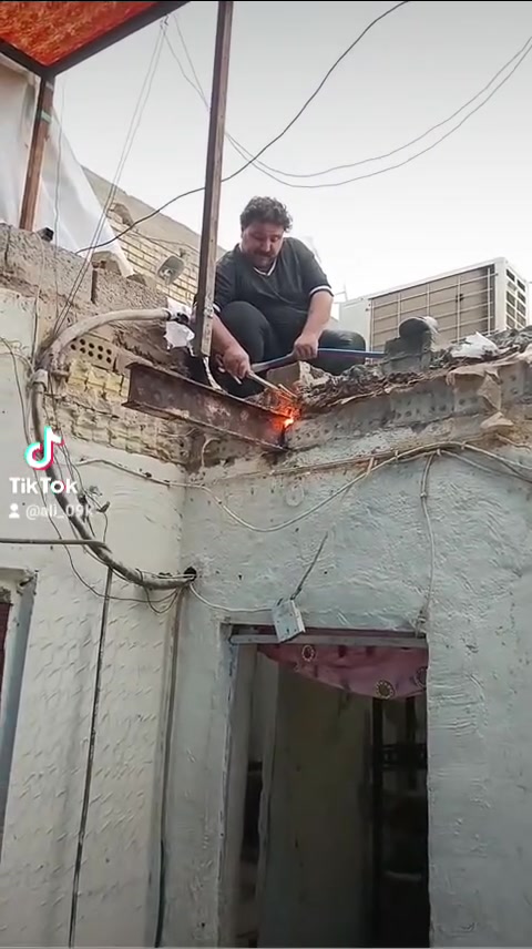 ***********
