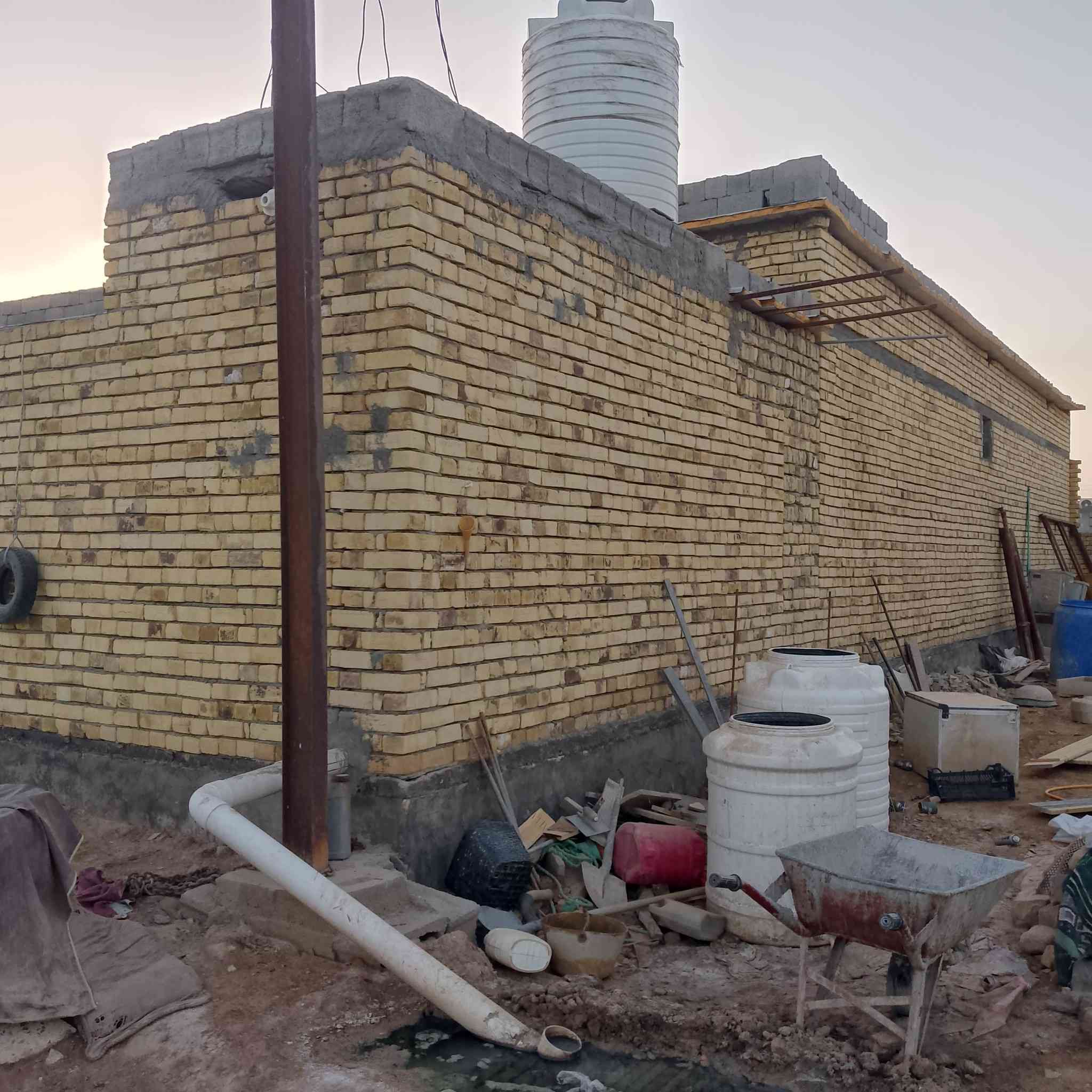 سلام عليكم 
لدينا بيت للبيع مساحه 250 قرب السايلو ورا مانزيل خانه حجي علي السعر خاص ***********
