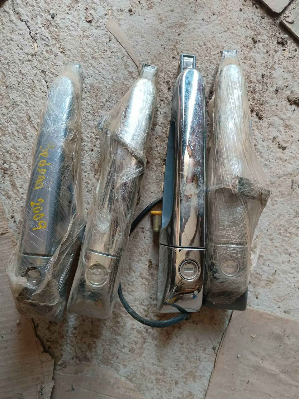 غراض مال تفصيخ... كيا سيدونا من 206الى 2014 كلهن مال كيا سيدونا بس دبلات اماميه مال اوبتيمه وهم مال تفصيخ جدد..... العنوان بابل شوملي /الاتصال ***********
