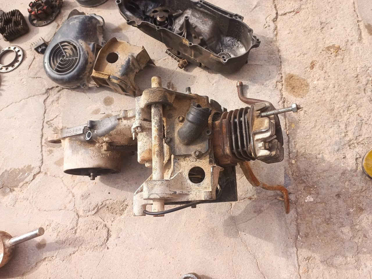 السلام عليكم قطع غيار دراجه منغولي اصليات كلمن وسعره الشراي يتصل على الرقم *********** العنوان الناصريه حي الزهراء
