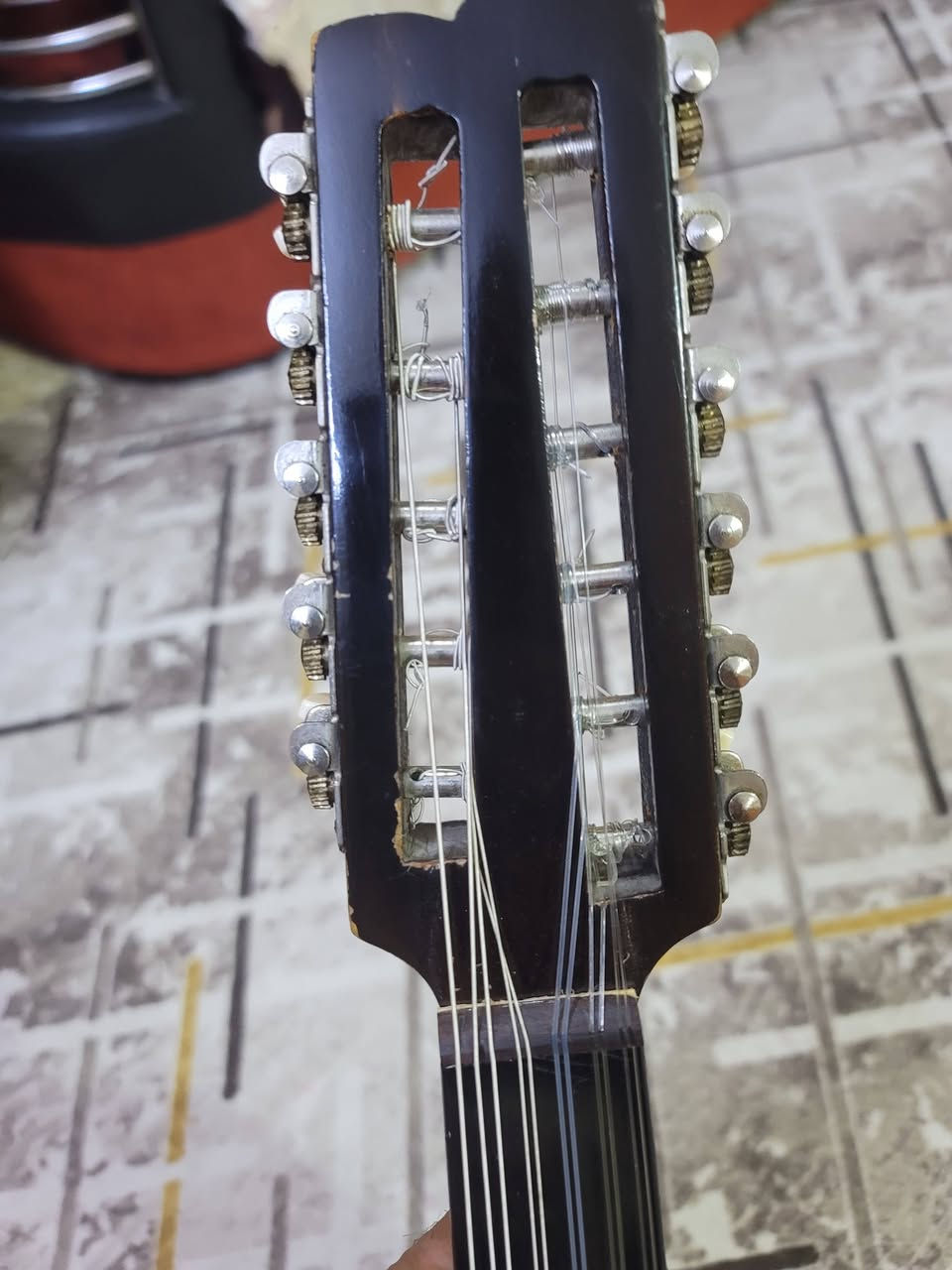 سلام عليكم عود كهربائي الي كترك انه صراحه الصانع ماعرفه بس العود صوته جميل واي ضرر مابي مكاني بصره سعره نهايته ٣٥٠الف الي رايده هاذه رقمي بي وات ساب ***********
