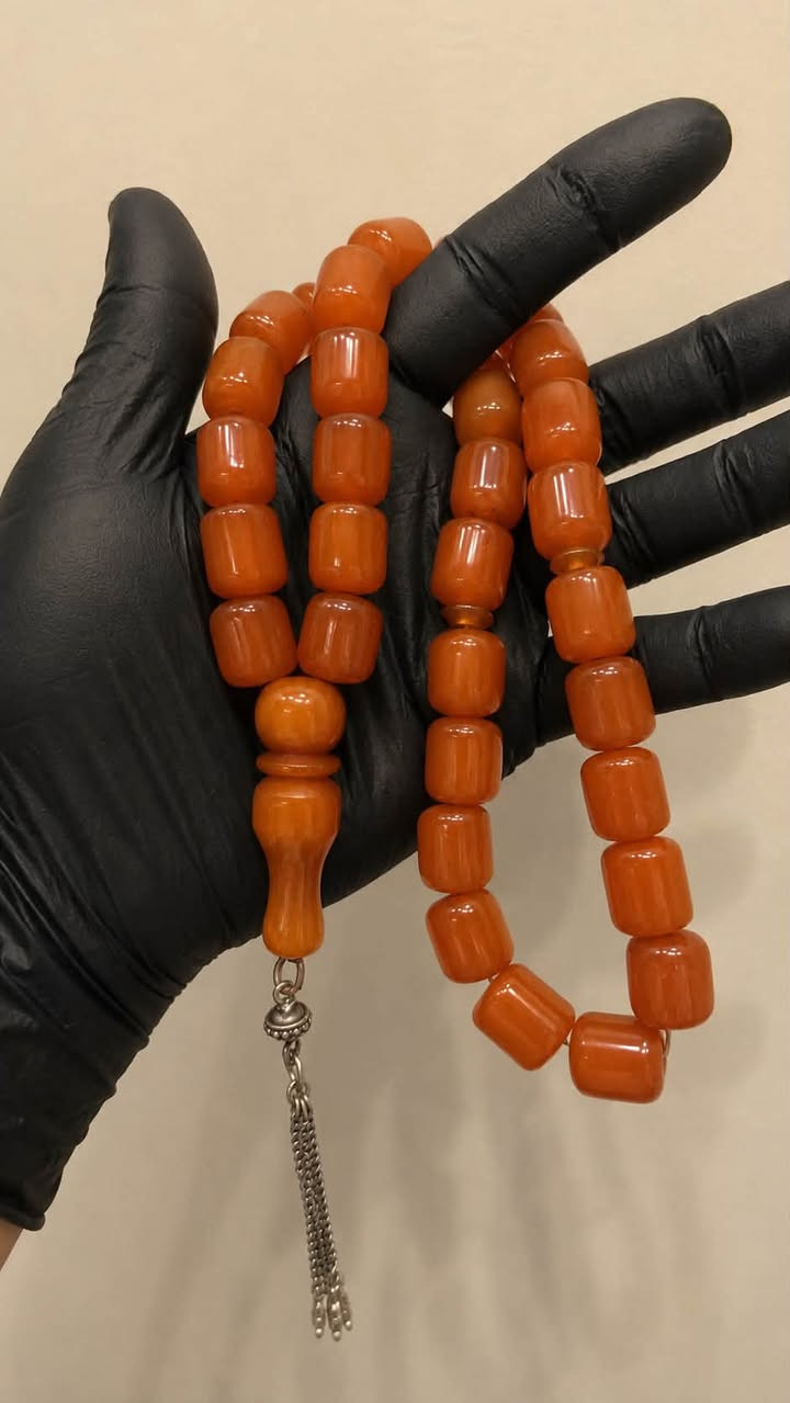 📿 مسكي ألماني أنتيك مغشّى مقفول – 33 حبة
قطعة اقتنائية مميزة لعشاق السبح التراثية، تتميز بحباتها الكبيرة وحضورها الفخم، مع لمسة أنتيك أصيلة تعكس جمال الصناعة القديمة.

▪️ مسكي ألماني أنتيك مغشّى مقفول
▪️ 33 حبة
▪️ وزن 97 غرام
▪️ مقاس 14.5 × 12.5
▪️ شرابة فضة عيار 925

تجمع هذه السبحة بين الفخامة والأصالة، مع شرابة من الفضة عيار 925 تضيف إليها قيمة وجمالاً، لتكون قطعة نادرة تليق بهواة السبح والمقتنيات المميزة.

📍 المعاينة متاحة
📦 الشحن متوفر إلى جميع المناطق

📲 للطلب مباشرة عبر واتساب:
https://wa.me/96171208802

#مسكي_الماني #مسكي_انتيك #سبحة #سبح_قديمة #سبحة_تراثية #سبحة_فاخرة #انتيكا #مقتنيات #تراث #لبنان #صيدا #بيروت #Tasbeeh #AntiqueTasbeeh #VintageTasbeeh #CollectorsItem


**إذا كنت صاحب هذا الإعلان وتريد حذفه لأي سبب، رجاءا أرسل رسالة إلى الدعم الفني**