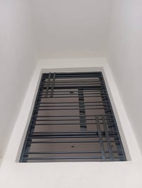 تنضيف وصبغ الشبابيك  يوجد كادر كامل التنضيف الشبابيك  والصبغ مكاني بغد...