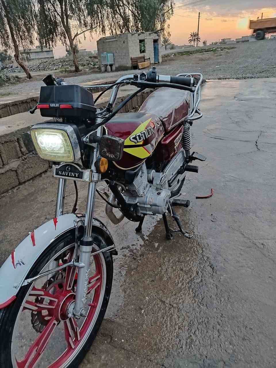 السلام عليكم للبيع دراجة سونلك مكينة150 2023الدراجة خير من الله كهربائيّات كلها شغالة اشاير تايرات انضاف مكينة خير من مامفتوحة ابلاد 
باتري جديد الدراجة نكرة سلف 
الدراجة نقصهة اشاير خلفية فقط 
اوراق ورقة كرتونية اصولية السعر 575اوبيهة مجال 
رقم. ***********
عنوان. ديالى الوجيهية
