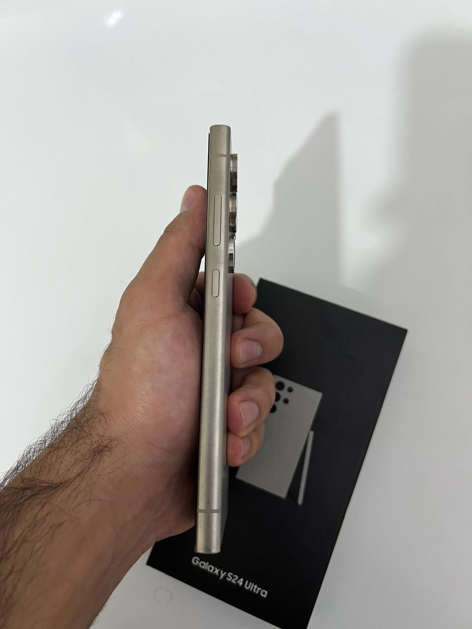 للبيع Samsung S24 Ultra 📱🔥
اني فاتح كارتونتة على ايدي نظيف جداً، بحالة ممتازة دبل سيم كارت تيتانيوم 256G  السعر ٨٩٠ الف
مكاني بغداد حي الجامعة تاخذة من البيت للتواصل ***********
