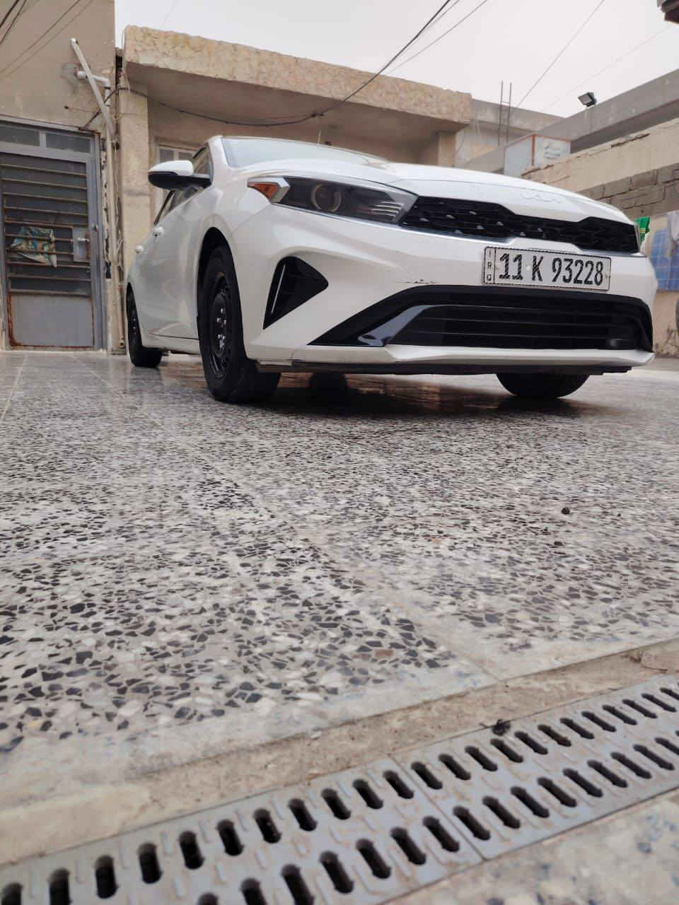 سلام عليكم
للبيع كيا فورتي ٢٠٢٣
رقم بغداد بسمي تحويل ثانيوم 
الون ابيض وارد امريكي كندي 
ضرر السياره تبديل جاملغ امامي ايسر
وباب السايق نفسه مصلحه ومصبوغ بجم 
كبس لغود شواصي دواخل مكفوله السياره ماشيه ٣٧
بدون يرباك بدون  دواخل صور الحادث بلمنشور مواصفات 
السياره تحكم استيرن جهتين شاشه جبيره كامره دواره تحديد مسار اشاير بلمري كشنات تدفه +استيرن رادار امامي خلفي تحديد مسار تبريد قطعتين لدامامي رادار جانبي شحن 
واير ليكس لد امامي حجم المكينه ٢٠٠٠دوش برغي ممفتوح بيه مكان السياره البياع حي العلام السعر ١٦٥وبيه مجال شي قليل شباب لحد يعاملني جوه ال٦٠مابيع وكلشي اكوبسوك 
وبشرط ابيعلك سونار غير الذاكره فقط وربي يرزق الجميع ***********
