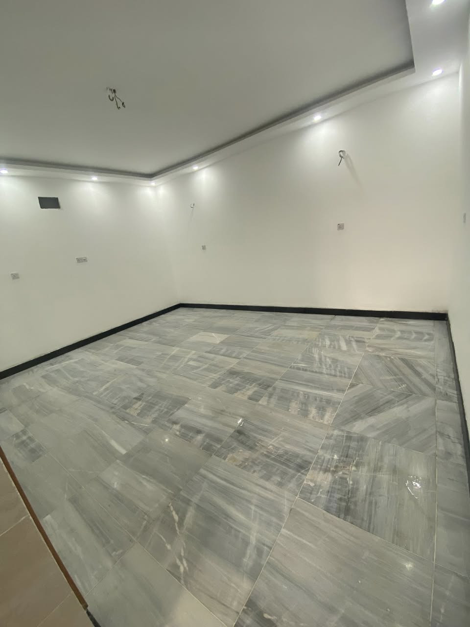 🏠يعلن مكتب ابو حسن للعقار في حي تونس 🏠
🏠توفر دار سكني طابو صرف 53 متر للبيع حديث زيرو في حي تونس🏠
🏠الدار طابقين ومدخلين وغرفتين نوم مع بيتونه كبيره مع الخدمات الصحيه 🏠
🏠للاستفسار الاتصال ع الرقم التالي🏠
📞***********📞حسن المحامي ⚖️
🏠مكتب ابو حسن للعقار 🏠
