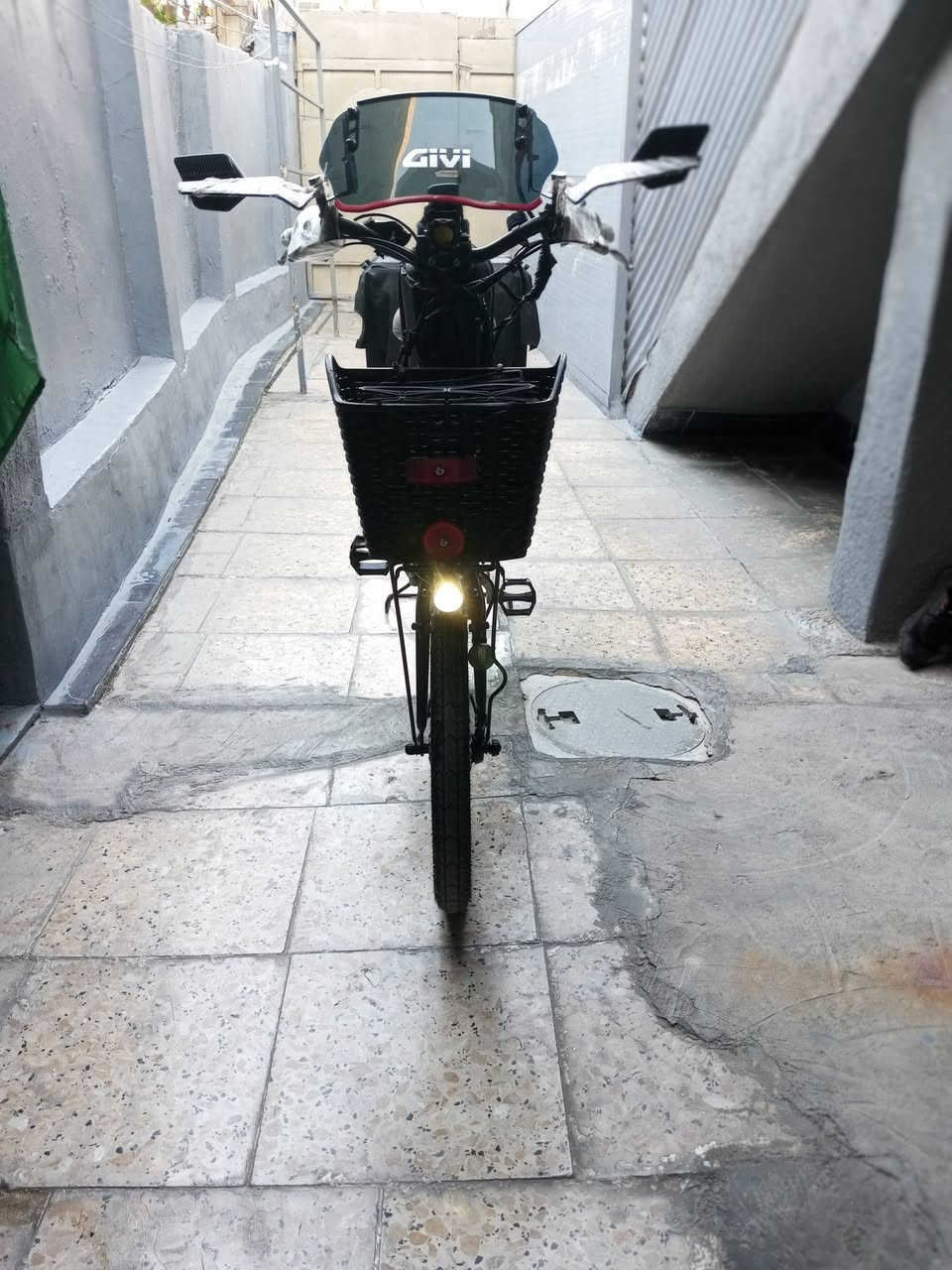 السلام عليكم بايسكل مساعد شحن حجم 20 سعر 350 روبيه مجال العنوان مال بياع ***********
