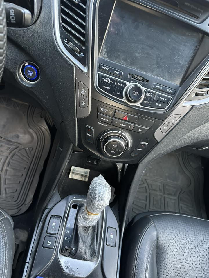 سنتافيه م 2016  أمريكي  فول 1/1 ماشيه 103  رقم بغداد  والمكان بغدادسياره جاهزه  او ادامه كامله السعر  135  اتصال ***********.    خمسه راكب
