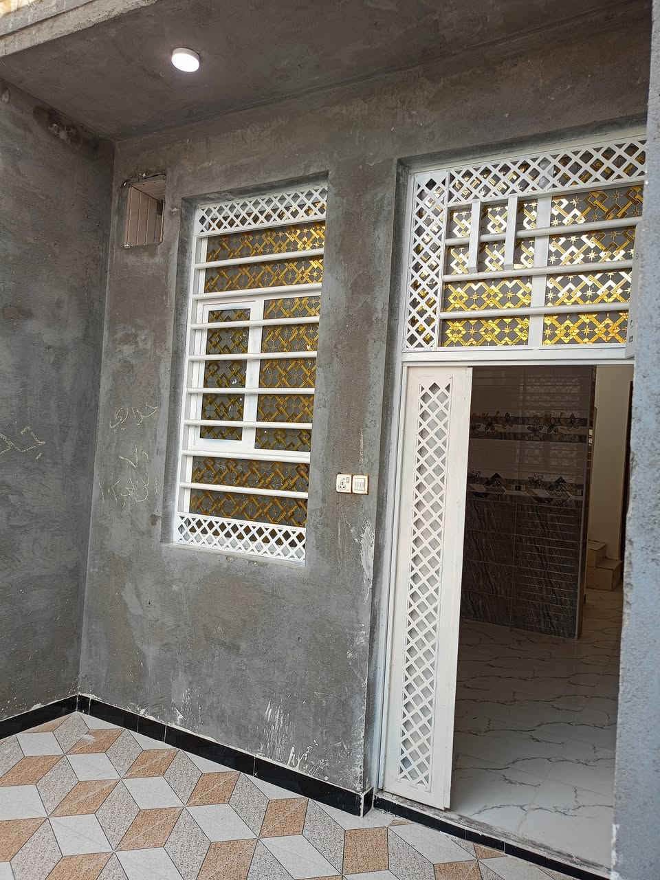 دار زراعي للبيع مساحة 120متر غرفتين وديوانية وصحيات ومطبخ وصالة ومنور وحمام داخلي  ناحية سديناوية قرب الدلة سعر وتفاصيل اتصل ***********
