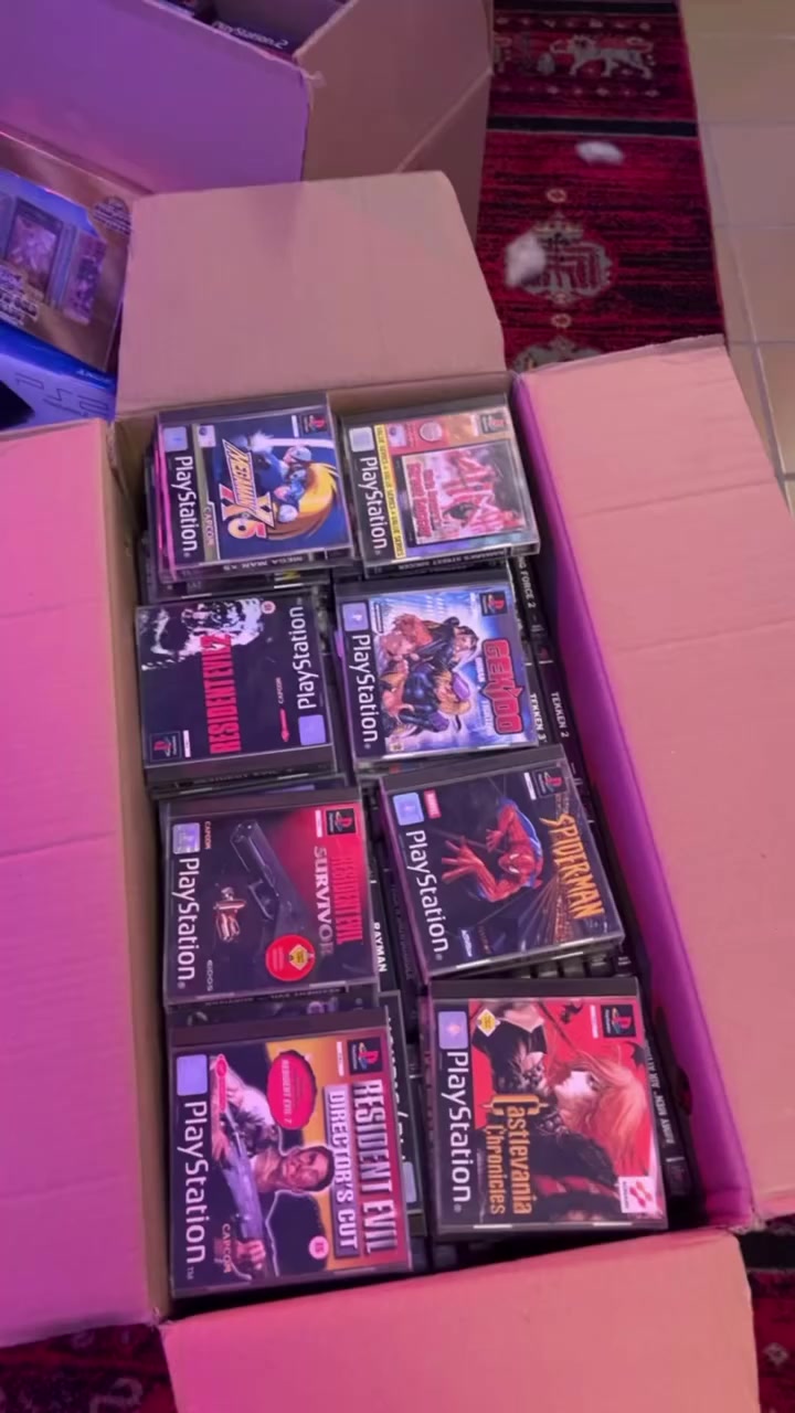 هاي الكوليكشن  جامعهم من زمان بيه اجهزة اصدارات  محدوده limited edition و قطع نادره و سيديات نادره و موجود كذلك جهاز نينتيندو دي سي و اقراص سيكا و جامع اقراص سلسله العاب مثل ريزدينن ايفيل و سايلنت هيل. بكل اجزاءها 
للتواصل : ***********
