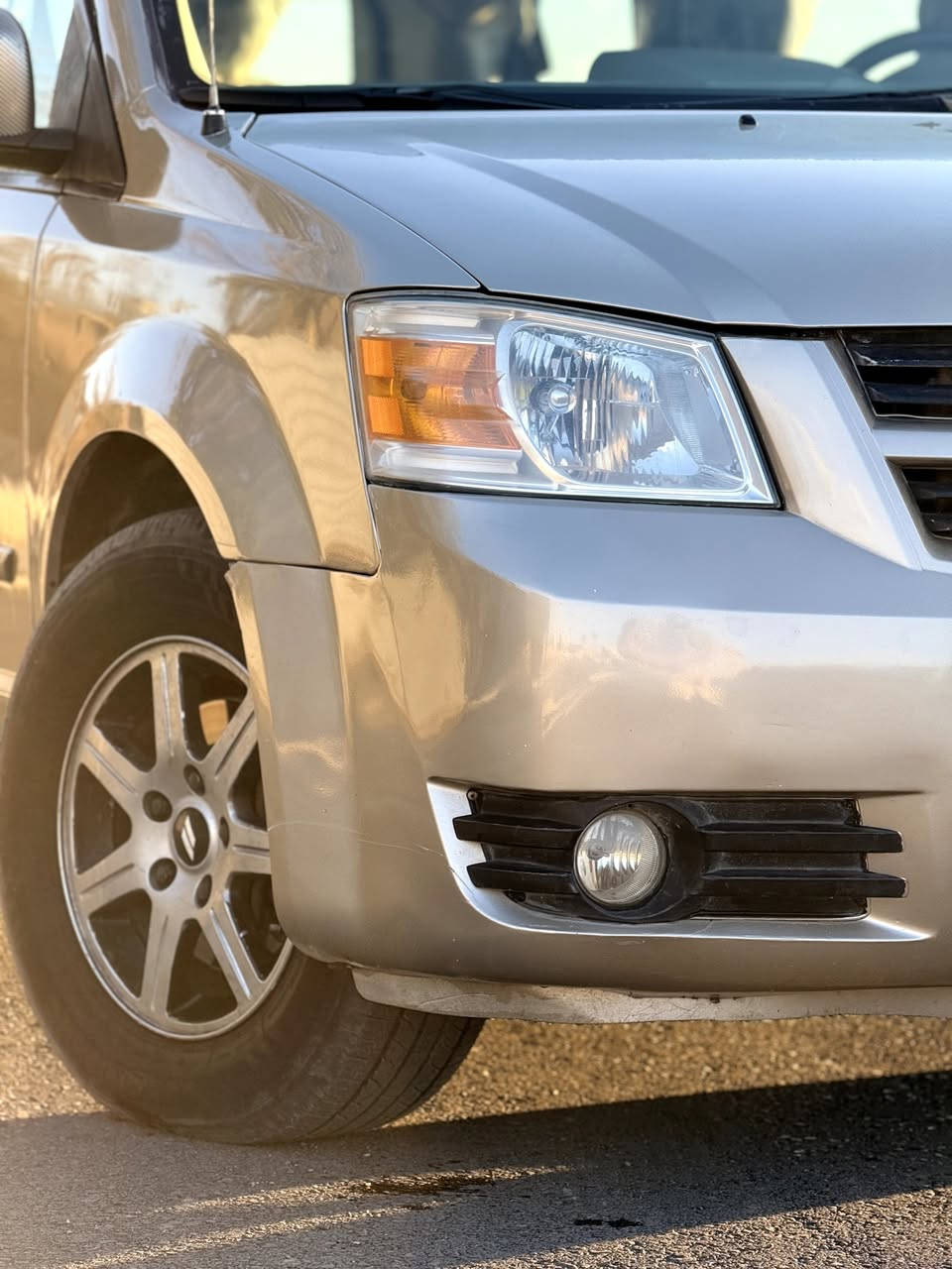 دوج كرفان ٢٠٠٨ رقم بغداد ماشية ١٩٠ سياره نضيفة الحمدلله مصبوغه حزام بدون حادث وصوره قبل الصبغ موجوده 
مواصفات 
مكينه ٣.٣ المرغوب ونضيف 
كير جديد مصالي هواي من شاده تقريبا شهر 
تخم ( تاير + ويل ) جديد 
٣ قطع تبريد 
داخل محدث شكل الجديد ٢٠١١ وفوك 
كشنات منفصل وبلع 
تبريد تدفئة كله شغال 
شاشه دوج بلاديه 
تخم LED
باب وجنطه ميكانيك 

مكان عامريه بغداد سعره ١٠٧ وبيه مجال للإستفسار ***********
