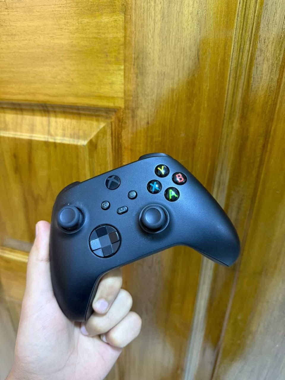 السلام عليكم يدة اكسبوكس سيريس X اصيلة للبيع مستعملة قيمها وانطي سعرك بيها درفت بسيط بل كير كلش بسيط واتس *********** او على الخاص اقبل اي سعر معقول
