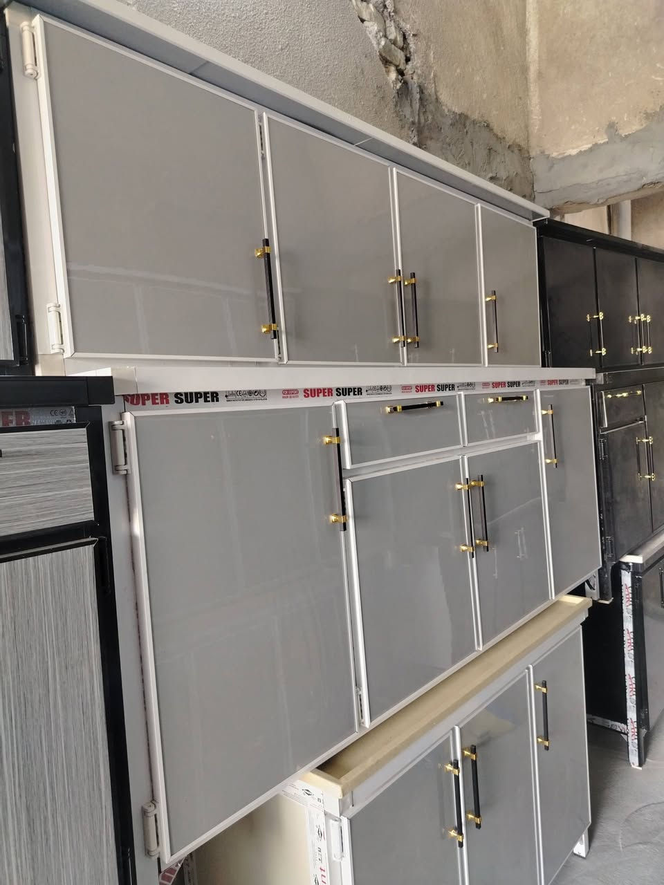 وصول وجبه جديده في مزاد لأخوين العنوان المفرق الطرق والجسور مقابيل العزات بن تجه رايح عليه المفرق السعر اب 350 وبي مجال للاستفسار *********** كونترات جديد مترين والسنك مترا و30 يتوفر الالوان مراوس بل مستخدم همين
