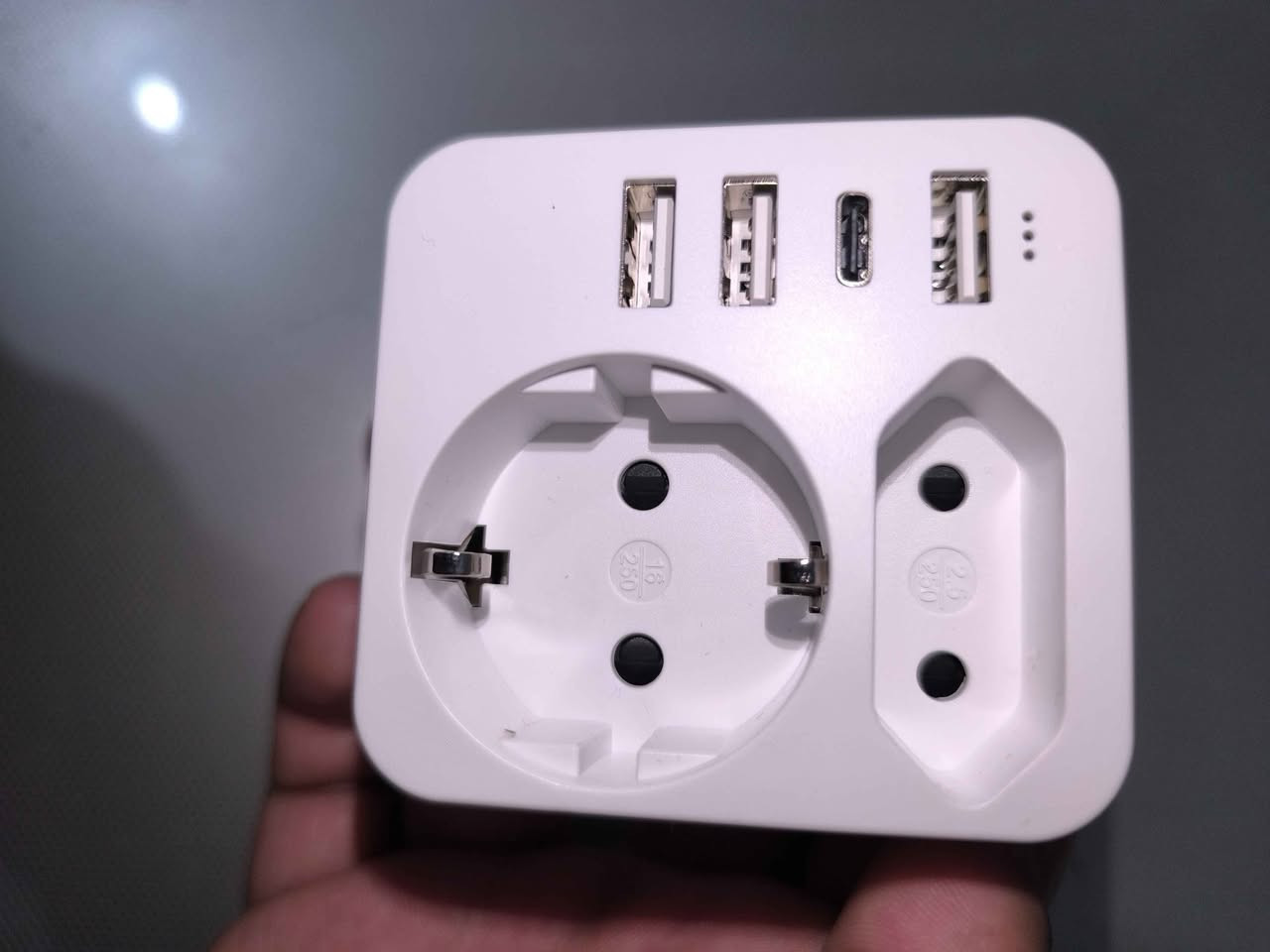 4USB Travel Adapter – شتێکی زۆر بەسوود بۆ ماڵ و گەشت
ئەم ئەداپتەرە دەرفەت دەدات ٥ ئامێر لە یەک کاتدا چارج بکەیت.
باشترین هەڵبژاردەیە بۆ مۆبایل، تابلێت، لاپتۆپ و ئامێرەکانی تر.
✅ ٤ پۆرتی USB + 1 Type-C
✅ سوکەتێکی کارەبا بۆ پلەگ
✅ Smart IC شارژ – شارژی خێرا
✅ پاراستنی ئاگر و کورتەکارەبا
✅ Child Lock بۆ پاراستنی منداڵان
✅ قەبارەی بچووک – گونجاو بۆ گەشت
📱 دەتوانیت لە یەک کاتدا:
مۆبایل + تابلێت + لاپتۆپ + ئامێری تر چارج بکەیت.
💡 گونجاوە بۆ:
ماڵ | ئۆفیس | گەشت | هۆتێل أربيل, العراق


**إذا كنت صاحب هذا الإعلان وتريد حذفه لأي سبب، رجاءا أرسل رسالة إلى الدعم الفني**