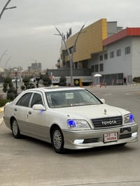 مەلیکە ٢٠٠٣ ٢ دوگمە پەردە براوە یە  یەک قرچی بچوکی هەیە لای سەکن شایەن...