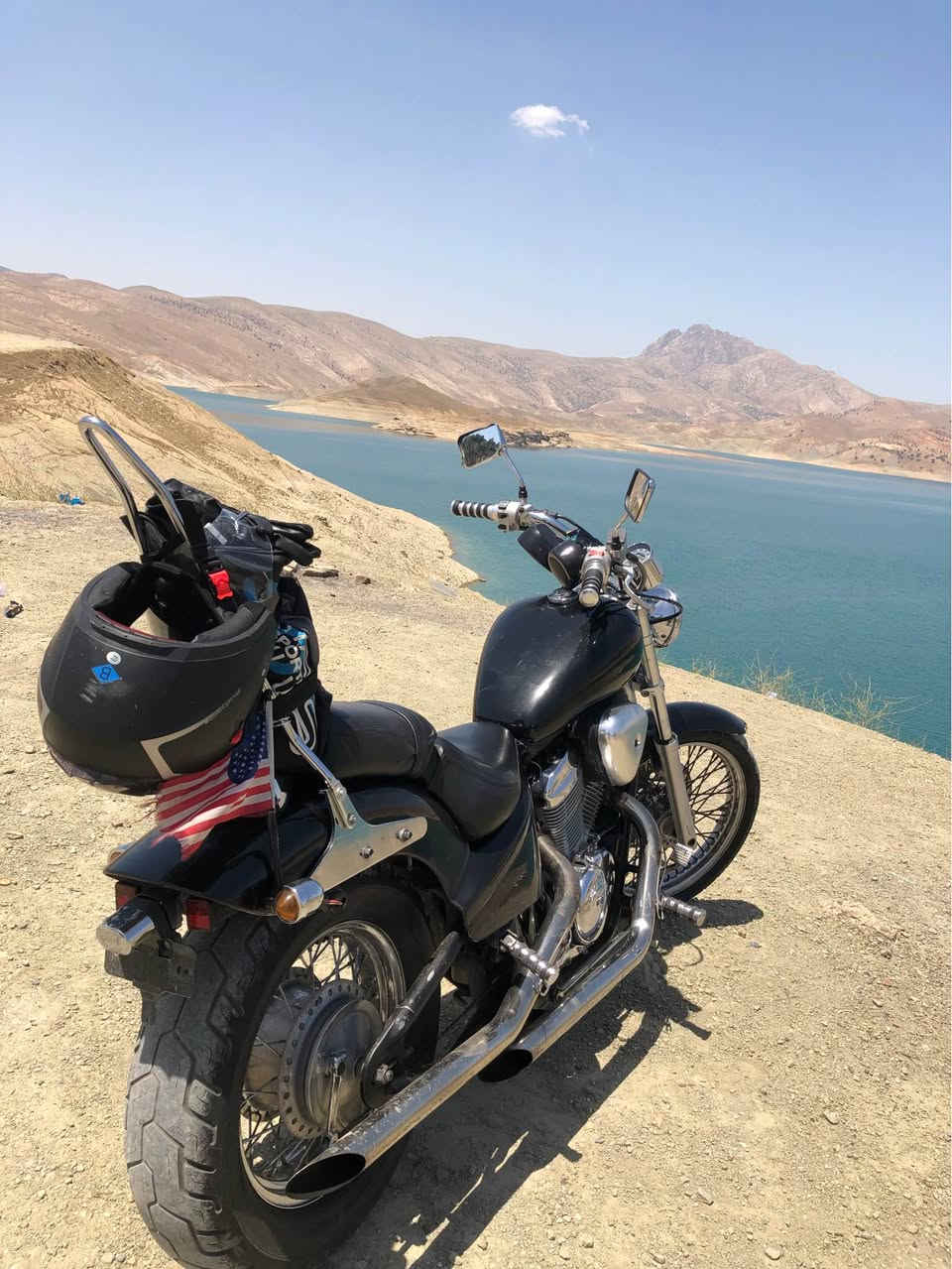 سەرەتا بەناوی خوای گەورە.
هارلی هۆندا ستیید ٤٠٠ 
نموونە لە جوانیدا.
مۆدێل ١٩٩٣.
مەنەفێستی کامل لەگەڵە و گومرگیشی دراوە دەتوانی بیکەی بە ڕەقەم.
هیچ کەم و کورتییەکی نیە.
کامل ئەشیای بیلادیە.
ڕادێتەرە.
نرخی: ١٦ گەڵا و کەمێک مەجال.
ژمارەی موبایل: ٥٨٥٧ ٣٥٠ ٠٧٧٠
ناونیشان: سلێمانی.

بسم الله الرحمن الرحيم

هارلي هوندا ستيد (Steed) حجم 400 سي سي. الدراجة قمة بالنظافة والجمال. موديل: 1993. كاملة كمرك وجاهزة للترقيم، والمنفيست مالتها كامل وموجود. الدراجة بحالة الزيرو . كل غراضها أصلية وبلادية. راديتر.

السعر: ١٦ ورقە وبيها مجال بسيط للشراي. رقم الهاتف: *********** الموقع: السليمانية.

In the name of Allah almighty.
Harley Honda Steed 400cc.
An epitome of beauty.
Year of manufacture: 1993.
Customs are done in case of acquiring a license plate and it has its complete manifest.
It’s in new condition.
All the compartments are original.
It has a radiator.
Price: 1600$ and a little bit of bargaining.
Phone number: 0770 350 5857
Address: Sulaimany. السليمانية, العراق
