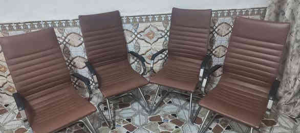 كراسي نضيفات كلش مال مكتب او ديكور سعرهه 110 وبيهه مجال بسيط المكان / البنوك.       
الرقم/ ***********
