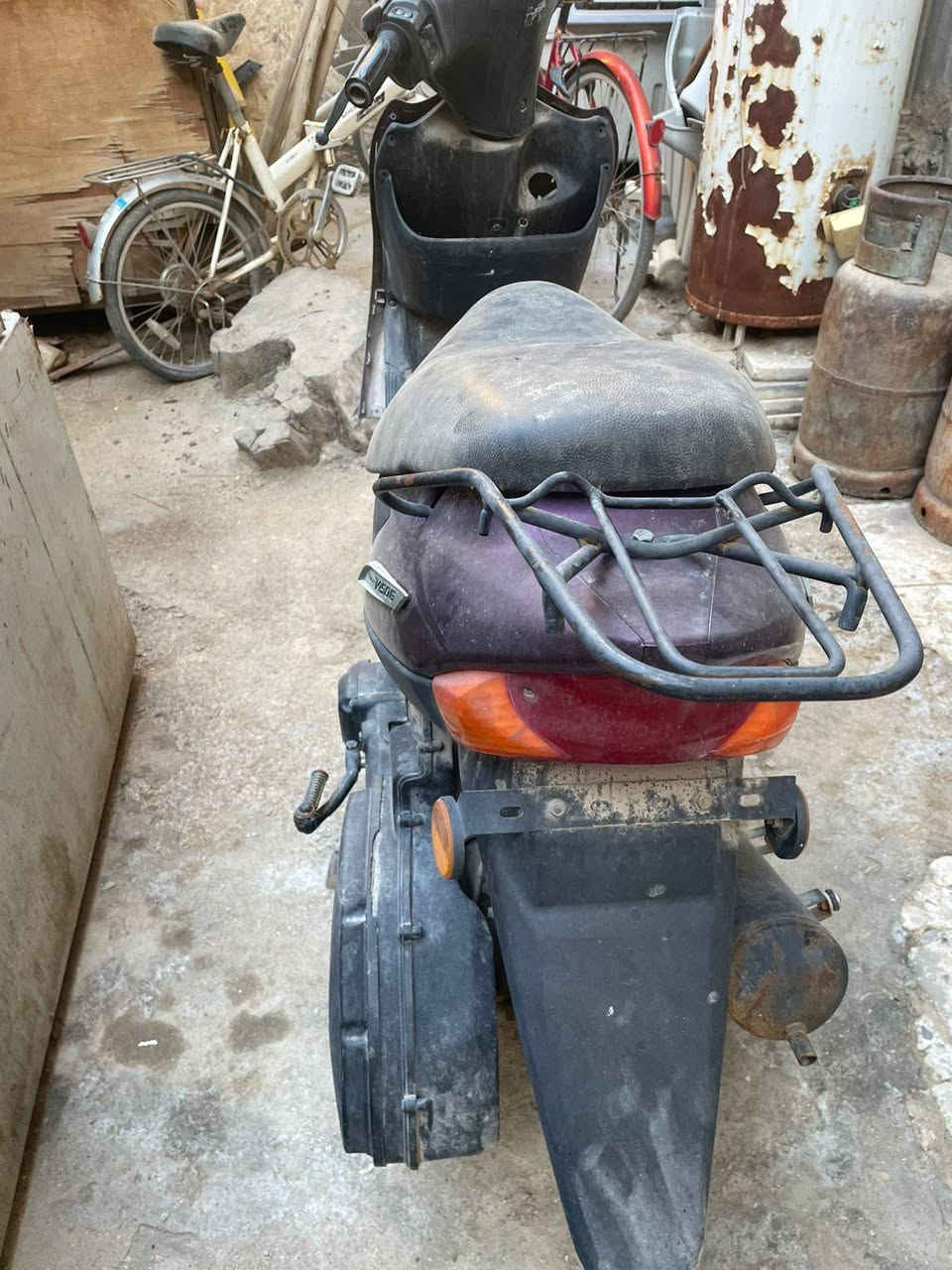 متاح دراجه 
ابيع كوم حديد لاعلى سعر يجي و هذا رقمي *********** مكاني السماوه مركز المدينه
