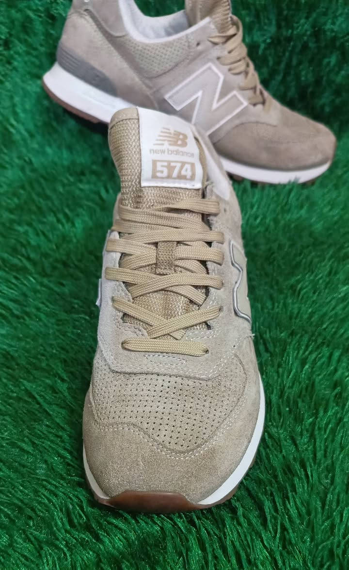 👟نيو بلنس باله نظافه 90
مستعمل قليل باله اورجنال 
قياس 43،،طول القدم27,5
منشاء اندونيسيا  للطلب 
راسل الحساب يوجد توصيل جميع المحافظات 🚛 
***********
