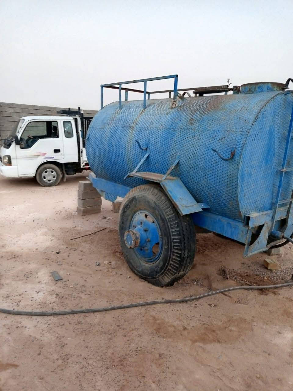 السلام عليكم ورحمة الله وبركاته
معدات زراعيه للبيع
مقطوره تزن 3600لتر ..رفاس عدد اثنين هندي وزن ثقيل بوكس ضخم مترين وعشره ...حاشوش جت مرشات مكافحه عدد 2 الراغب بالشراء الاتصال على الرقم. ***********
