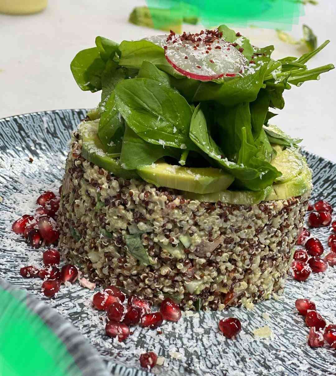 شيف مأكولات غربية ومقبلات باردة وحارة..***********
