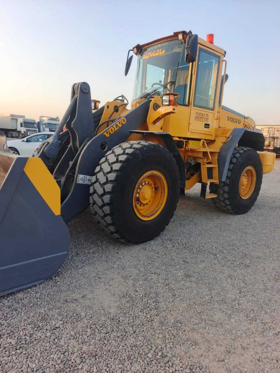 سلام عليكم للبيع شفل فالفو انجكتر شبح موديل 2003 رقم سليمانيه باسمي وشرط التحويل سنويته جديده جاهز مابيه كل نقص يرهم مراوس بسياره صغيره او تريله مكاني كركوك للاستفسار ***********
