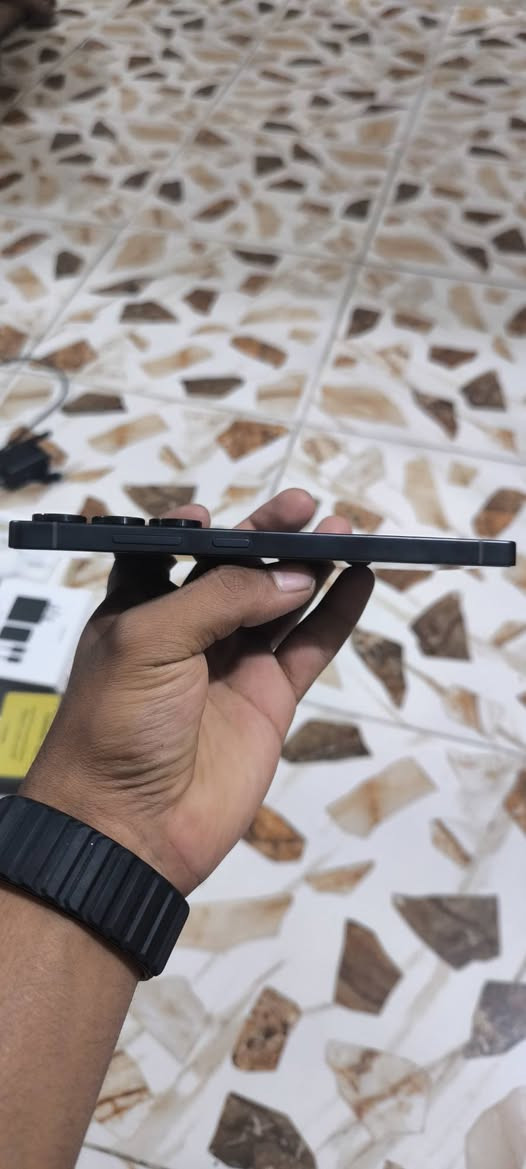 للبيع Samsung Galaxy S25 Ultra
سعة التخزين: 256 جيجابيت
الرام: 12 جيجابايت
الجهاز بحالة ممتازة، استخدام 5 أشهر فقط.
ما زال على الضمان.
نظيف جدًا ولا يوجد به أي مشاكل.
سبب البيع: التغيير.
بغداد حي العامل 
***********
سعر/1150بي مجال قليل
