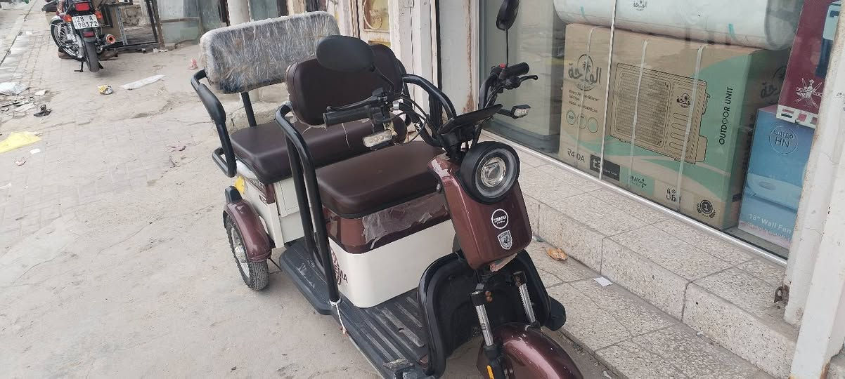 دراجه شحن تصلح اصحاب الااعاقه وطلاب المدارس دراجه امينه وغير سريعه تحتوي على 4 بطاريات 30 كيلو متر حقيقي جديده لك استخدام شهر واحد حته تاير بعده مامسحوحك على فحص السعر 750 وبيه مجال 
وتساب اتصال
***********
