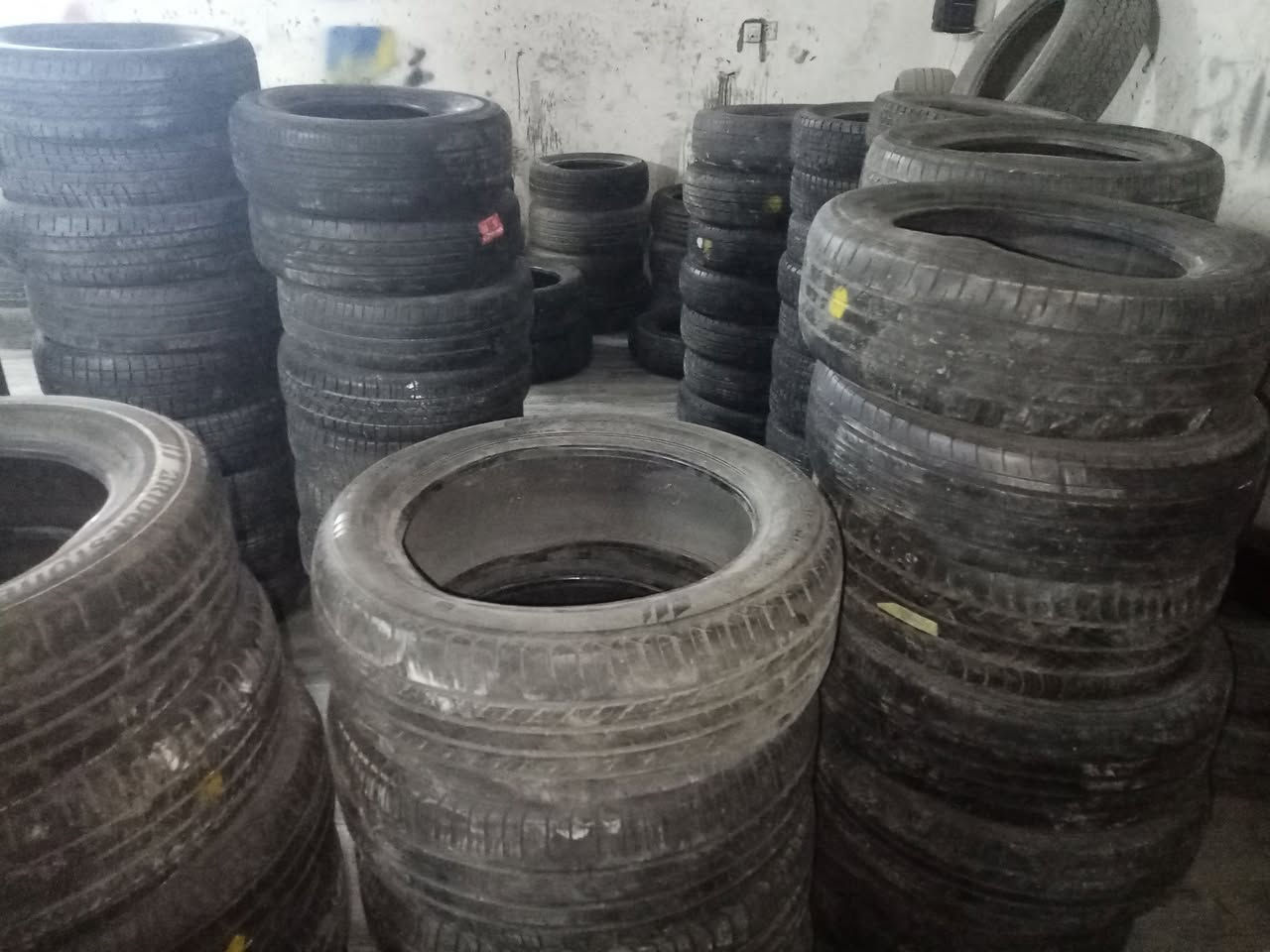 يا الله سلام عليكم من رخصت مدير الكروب وصلت وجبه تايرات باله ياباني اخو الجديد معه الشد ولبلنص مجاني القياسات من ١٢ إلى ١٧ العنوان محاويل شارع العام مقابيل الكراج ***********
