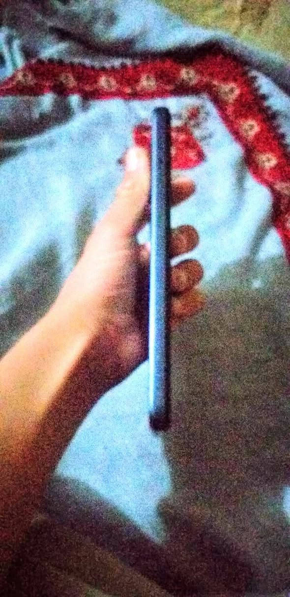 السلام عليكم مبايل مراوس ذاكره 64شاحنه رفيعه مبايل نظيف يشغل كل تطبيقات بس العاب مو كله يشغله تواصل عله هاذا رقمي ***********
