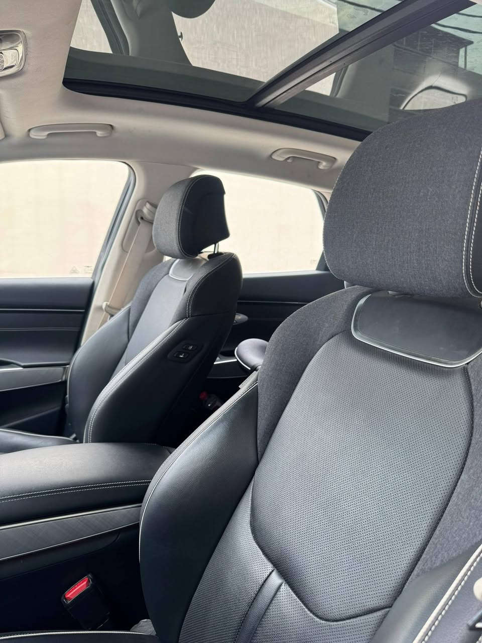 فقط للبيع
2024 Genesis GV70,
 Advanced
جنسز موديل 2024. GV70  
كهرباء بالكامل يعني كل هالفخامة و تفتر بيها 
طول السنة ببلاش
الفخامة و العزل و المواصفات والقوة 
صاروخ ميتقارن ب اي سيارة 8 سلندر
شحن كهرباء تمشيك 500 كيلو

 
دفع رباعي محركات اثنين
480 حصان
من الصفر ل 100 خلال 3 ثواني

حادث خفيف جداً 
ماشية 41 الف  فقط
بدون شاصي بدون دواخل بدون ايرباك

الجام كله دبل امامي و خلفي عزلها رهيب

فول فول للاخير من البانوراما 
لمساج الكشنات للكامرات 360 

تمشي بالريمونت وكل المواصفات الباقيه موجوده
للبيع فقط اعتذر عن المراوس
السعر 320 زرقة

رقم الشاصي 
5NMMCET14RH001224

السعرورقة 
***********
***********

