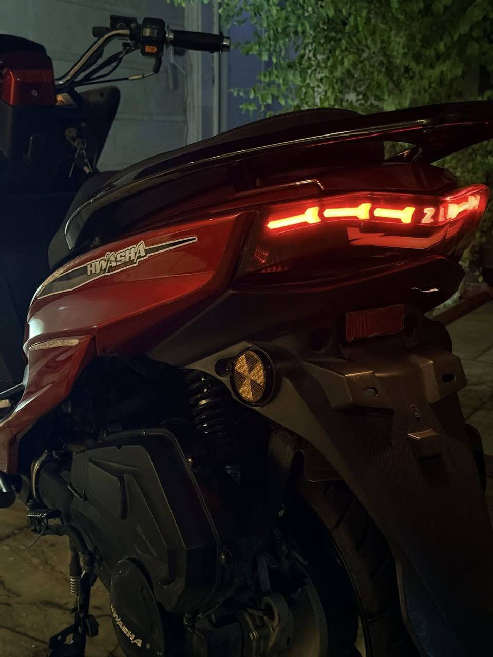 السلام عليكم دراجة هواشا صيني محرك ياماها الدراجة قطعها صيني بس المكينة هندي الله شاهد من اخذتها لحد الان المكينة ما بيها شي ولا مفتوحة غير بس لتبديل الدهن وافولها بس محسن ومرات سوبر شلعتها تخبل دراجة بمعنا الكلمة 
محركها 150cc ياماها 
مديل الدراجة 2023
الدراجة ماشية 36،000
ماخذها ب 1،400،000 زيرو قبل سنه 
وحاليا ويه صعود الكمرك الجديد اذا تريد زيرو صار 1،600،000 

المهم ما اطول عليكم 
سعر الدراجة بالخاص حته محد يكسر بسعر الثاني الشراي يتفضل خاص واني حاضر 

ملاحظةالدراجة بيها حادث بسيط بالكفر الامامي 
وبيها شخطات بالكفر هم بس خفيفة كلش الباقي كلشي ما بيها مضمونة !


**إذا كنت صاحب هذا الإعلان وتريد حذفه لأي سبب، رجاءا أرسل رسالة إلى الدعم الفني**