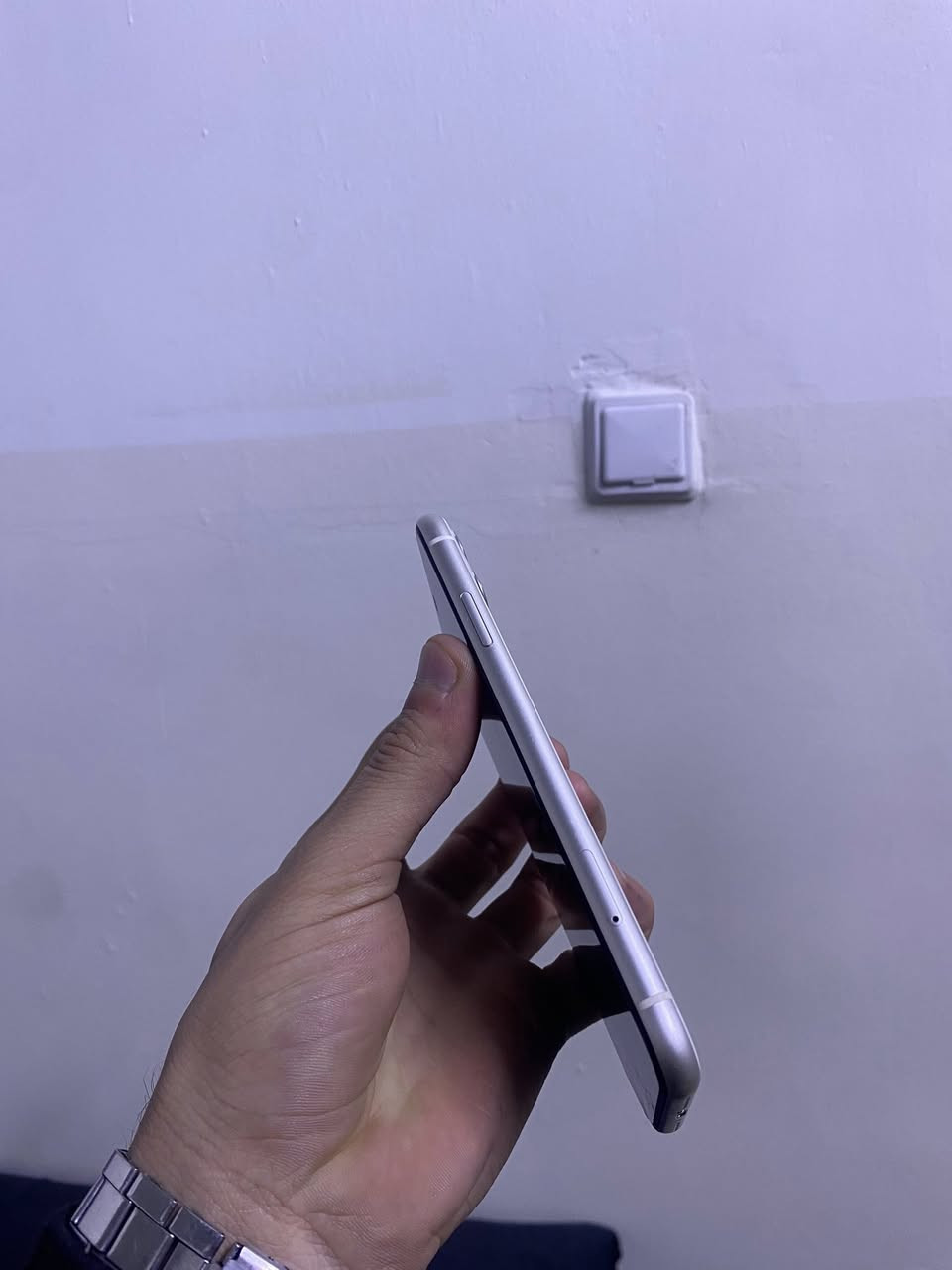 ايفون 11عادي
مبدل شاشه اصليه وبيها كسر 
فيس ايدي شغال 
ذاكره 64
بطاريه 76
جهاز حيل نضيف للبيع فقط سعر130وبي مجال بسيط حيل

‭0789 385 1307‬
