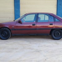 للبيع أوبل اوميكا 91حجم 20بلادي كير عادي بدون ضرب وخياس راس دبلات سليم...