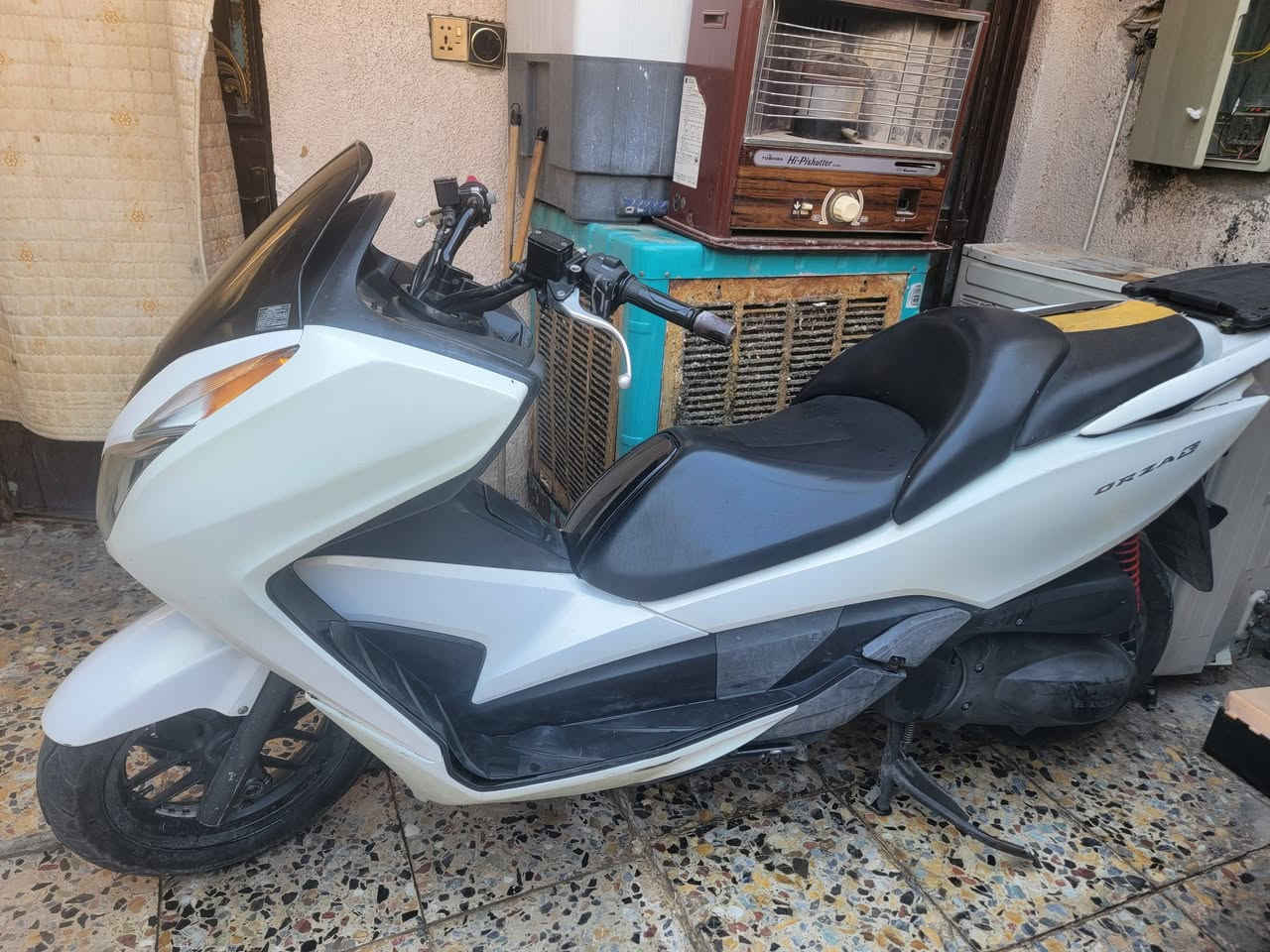 سلام عليكم
للبيع او للمراوس حسب القناعه

فورزه 012 

دراجه كفاله كفرات ومكينة وبدون اي نقص
كهربائيات كلها تشتغل
ستاند حساس 
مدخل جداحه
سرعه مفتوحه فوك ال 120
لا تدخين لا تنقيص لا نضوح 
نضافه نفس الصور وممغسوله الدراجه
منفيس مالتها ..

السعر 15 ونص 
بغداد/ الحسينيه / ***********

